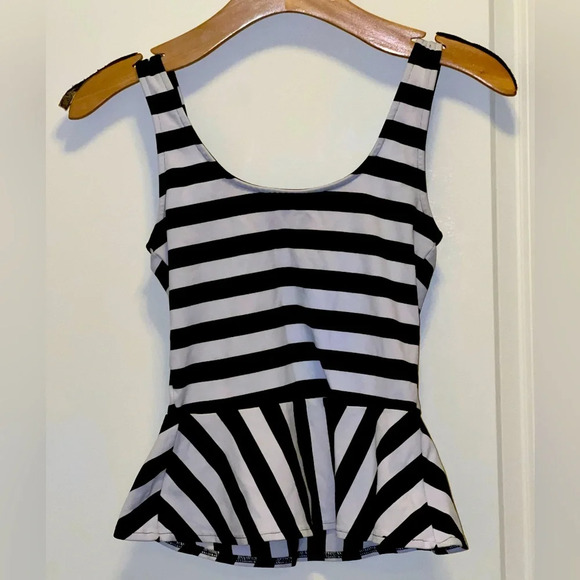 Top Court à Rayures Bebe Rita - Noir - Taille Small - Neuf Avec étiquette (NWT)